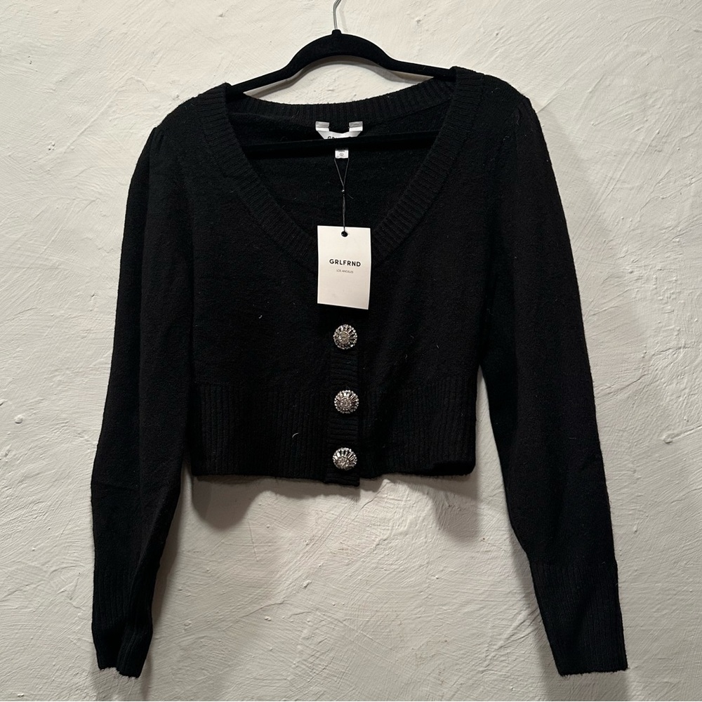 NWT GRLFRIEND sweater with oversized buttons sz L